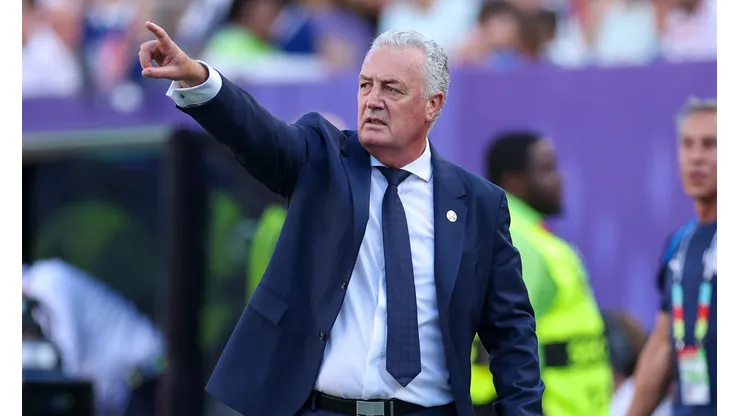 Otra selección llamó a Gustavo Alfaro mientras pidió aumento millonario a Paraguay
