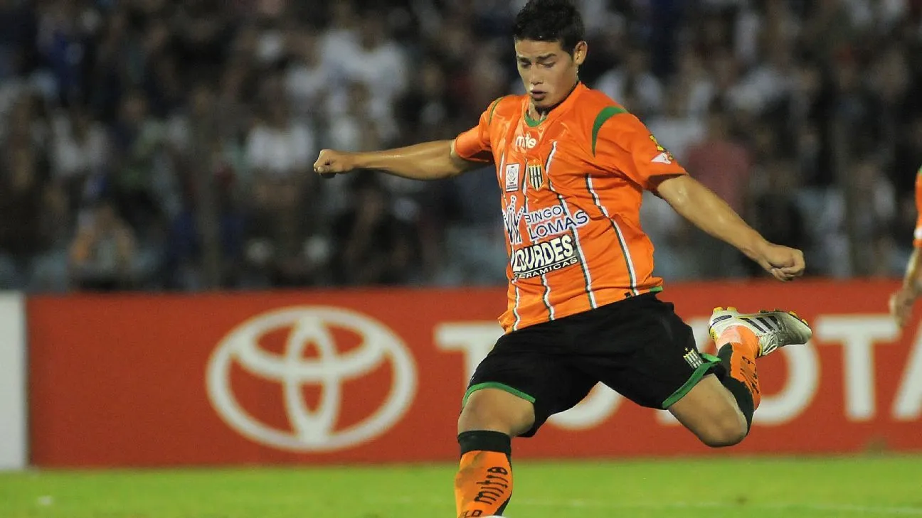 James Rodríguez – Envigado.