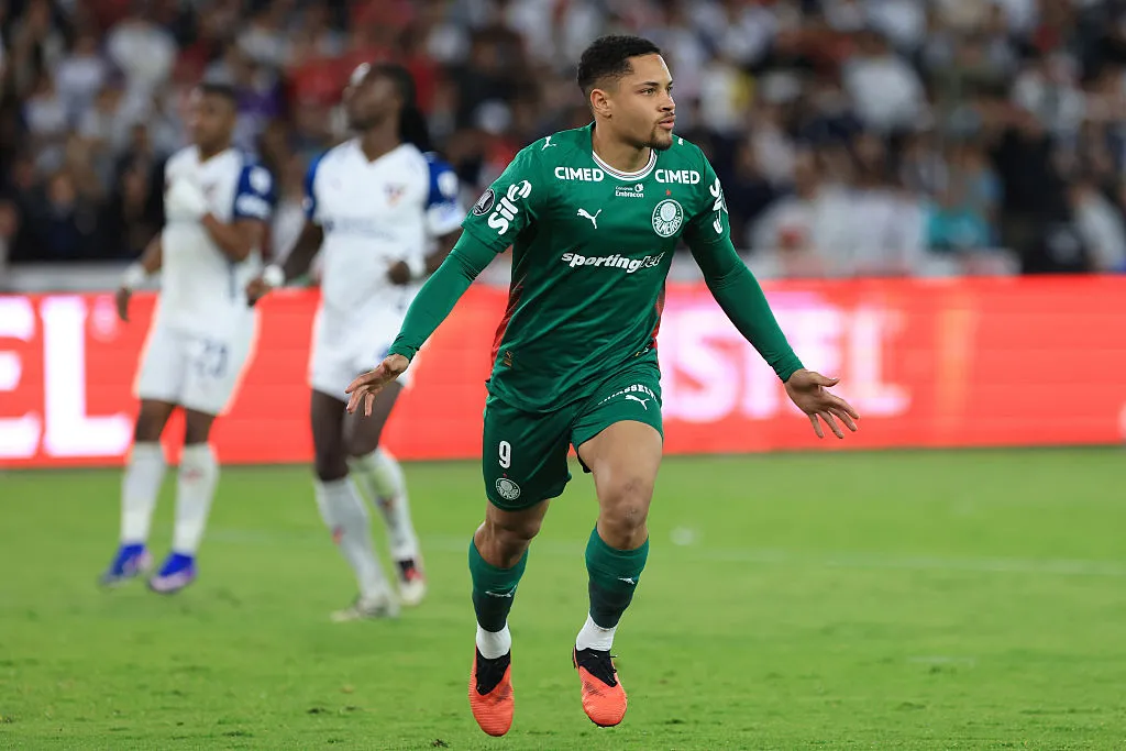 Vitor Roque puso el 1-2 contra Palmeiras en Quito, por los 4tos de Libertadores. Foto: Getty.