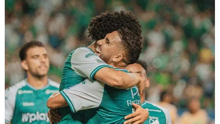 Eduard Bello y Emanuel Reynoso.