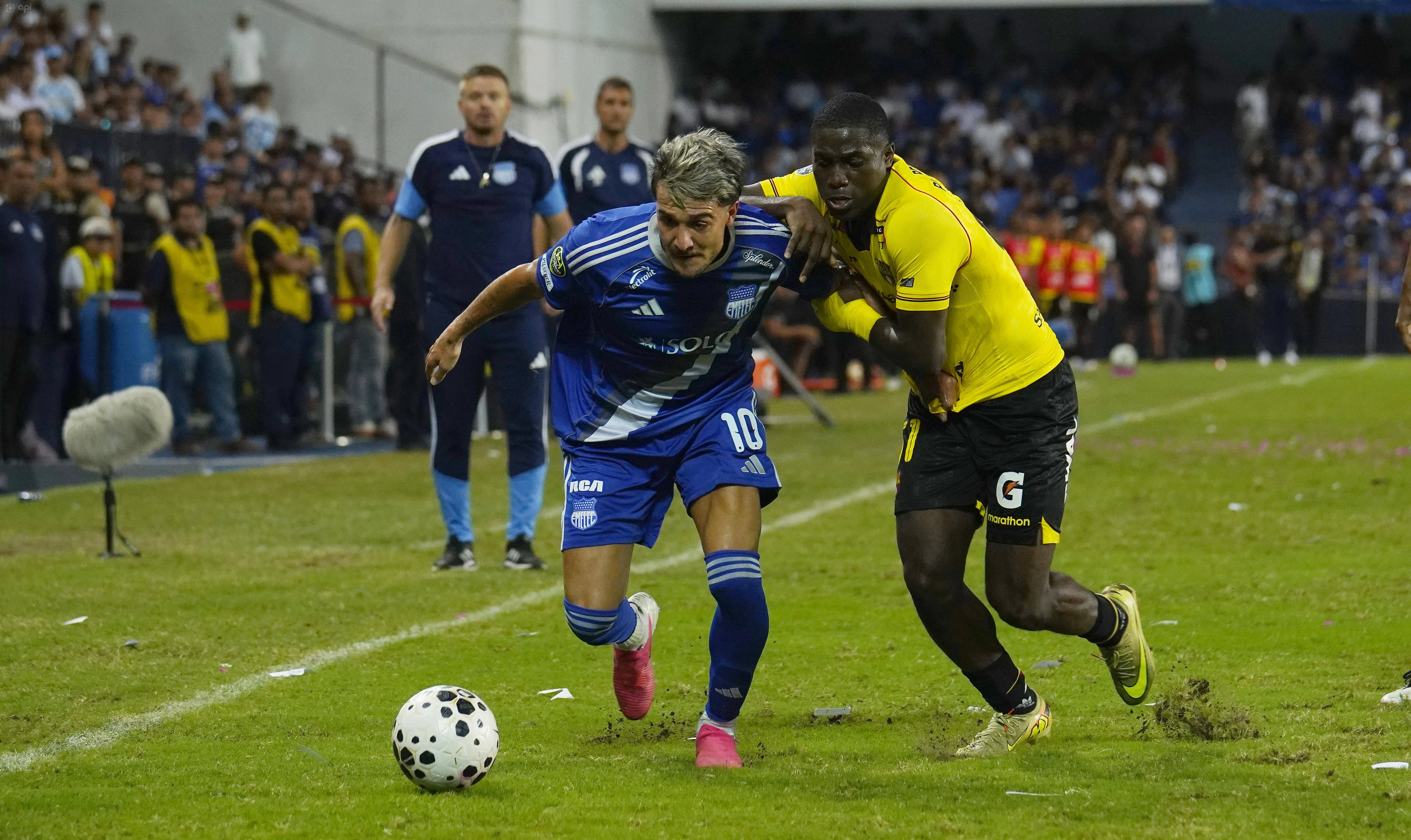 Emelec y Barcelona SC votaron a favor del nuevo formato. (Foto: Imago)