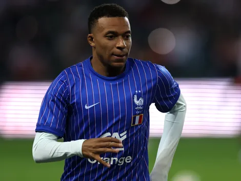 Nueva polémica con Mbappé: viaja a Francia lesionado