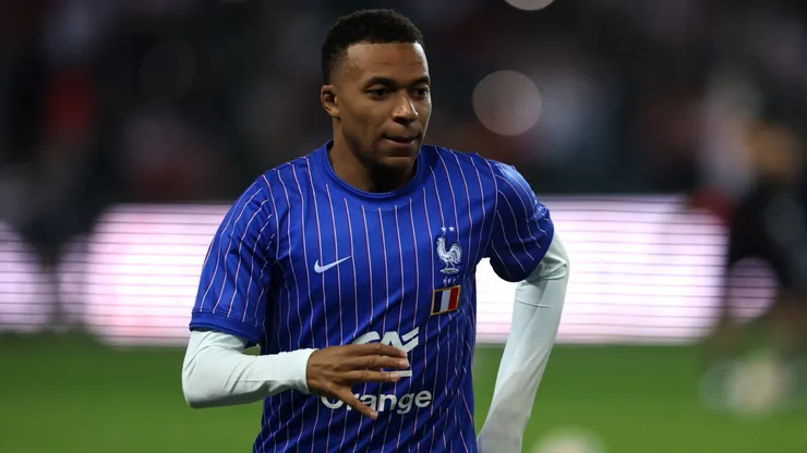 Mbappé, visto lesionado de fiesta en Francia.