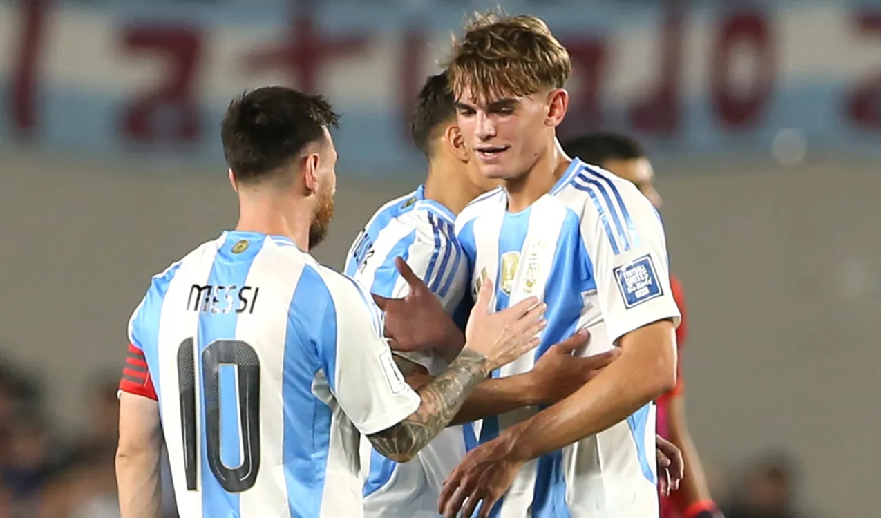 Messi y Nico Paz. (Foto: Getty)