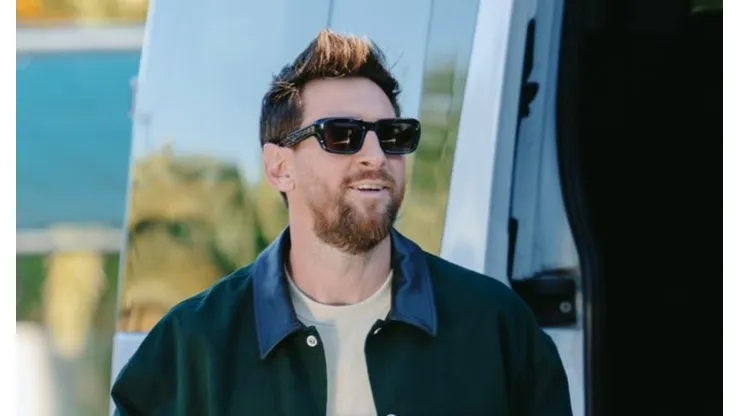 Leo Messi llegando a la concentración de la Selección Argentina.