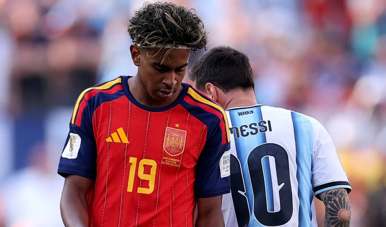 Lamine Yamal y Lionel Messi. (Foto: Getty)
