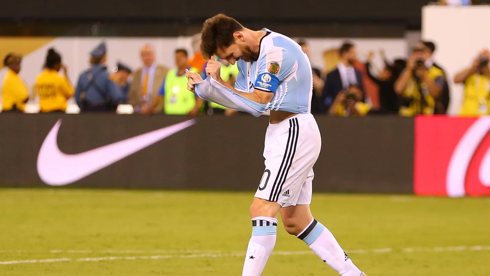 Messi en 2016 dejaba la selección tras la derrota ante Chile: GETTY