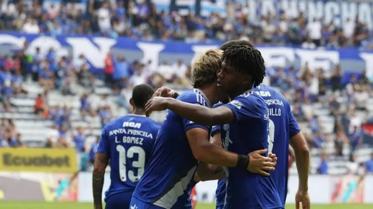 Emelec volvió a perder y los hinchas piden el fichaje de estos entrenadores