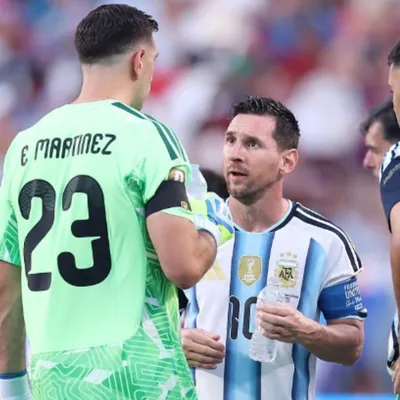 “No puedo”: Dibu y la última orden de Messi en Argentina