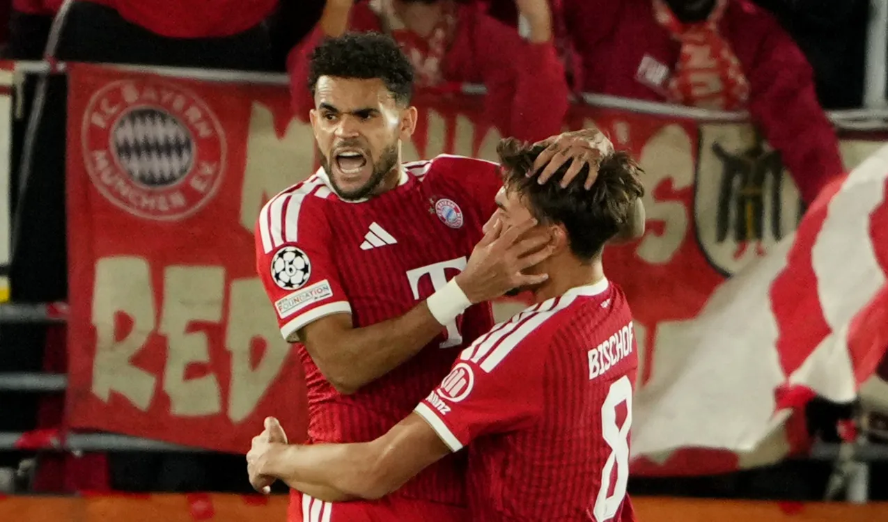 Luis Díaz celebrando su primer gol en la Champions 2026-27. (Foto: Getty)