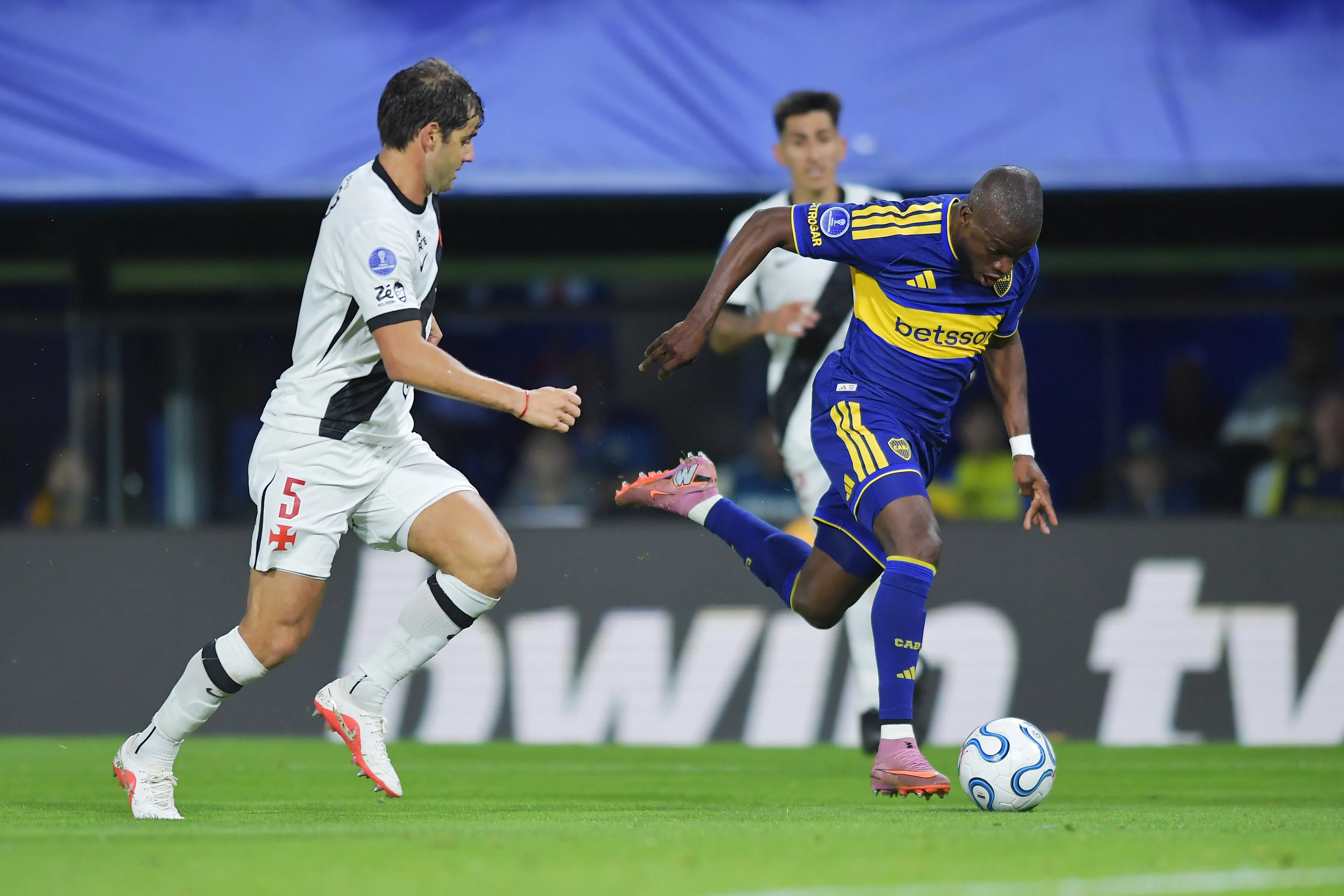 Enner Valencia fue titular en Boca. (Foto: GettyImages)