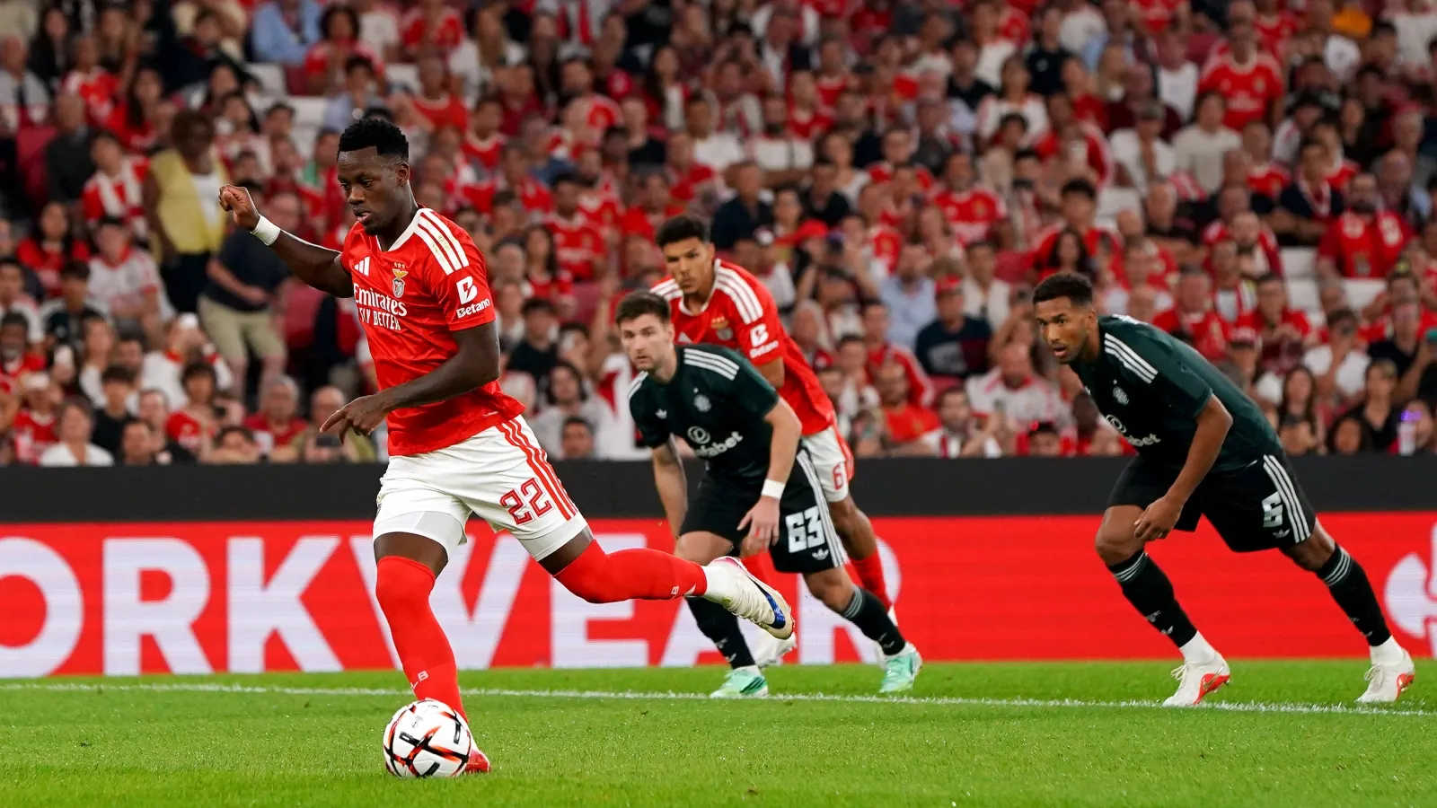 Durán anotó de Panenka ante Celtic: GETTY