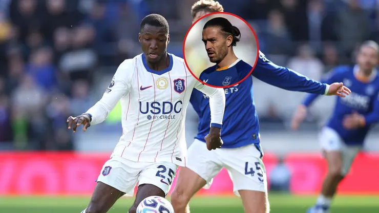 Moisés Caicedo y un viral cruce con Jack Grealish en la Premier League.