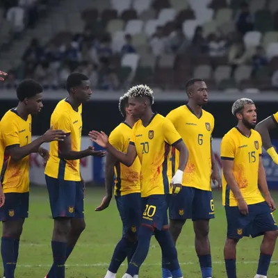 Mundialista ecuatoriano se hace viral en un club nocturno y los hinchas critican