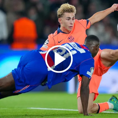 VIDEO | William Pacho se "jugó la vida" con una espectacular salvada ante el FC Barcelona