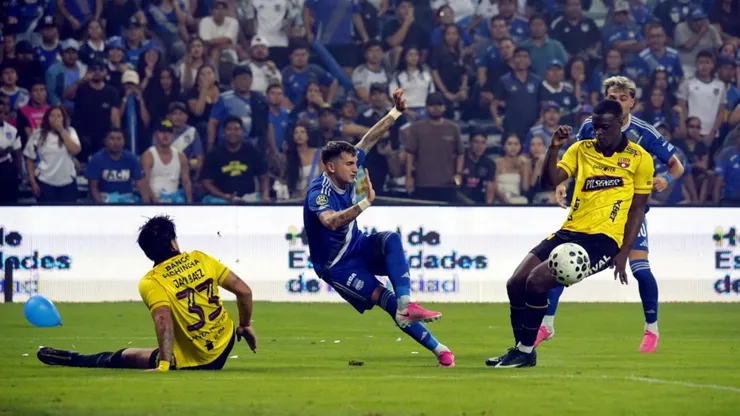 Barcelona y Emelec van por el mismo fichaje para el 2027