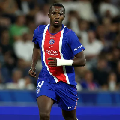 William Pacho es el mejor defensa del mundo y ahora puso un récord histórico en la Champions League