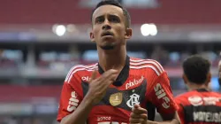 Matheus Gonçalves com a camisa do Flamengo - Foto: Divulgação/Flamengo