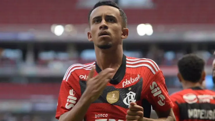 Matheus Gonçalves com a camisa do Flamengo - Foto: Divulgação/Flamengo