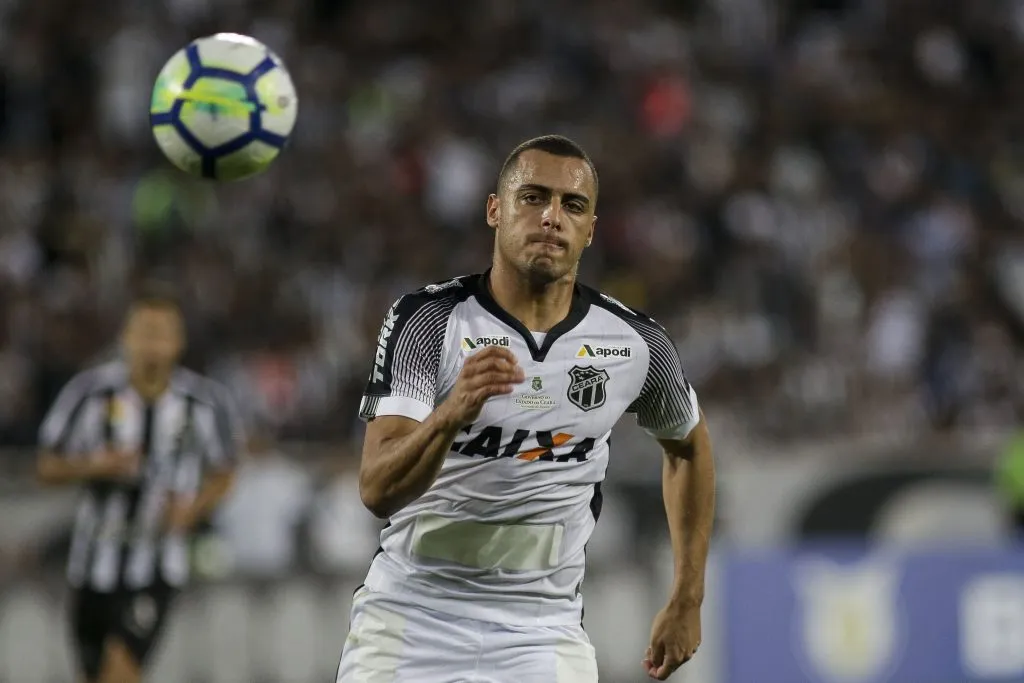 Foto: (Luciano Belford/AGIF) – Arthur Cabral é cria do Vozão