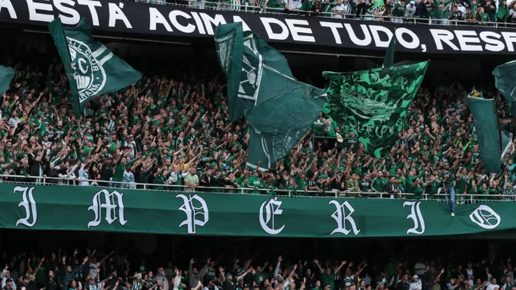 Foto: Robson Mafra/AGIF - Torcida do Coritiba vem fazendo sua parte na temporada