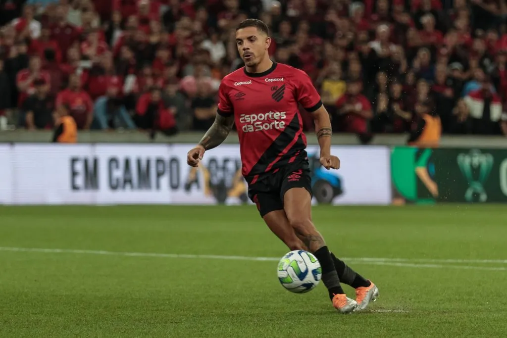 Foto: Robson Mafra/AGIF – Terans é destaque no Athletico