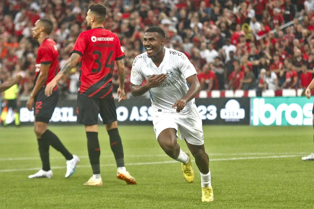 Foto: Gabriel Machado/AGIF – Cuiabano: lateral deve ser mantido como titular do Grêmio