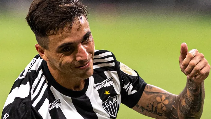 Alessandra Torres/AGIF - Saravia, lateral do Galo.