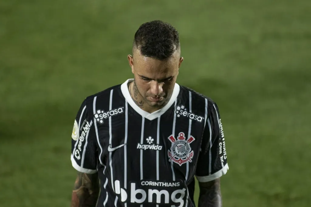 Foto: Diogo Reis/AGIF – Luan está totalmente fora dos planos do Corinthians.