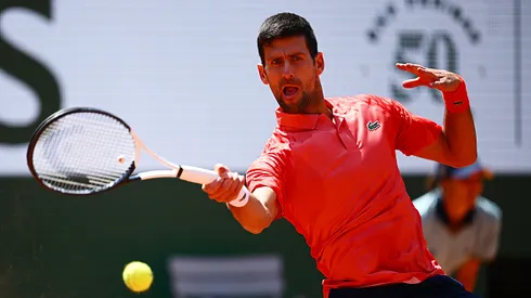 Djokovic entra em quadra nesta quarta-feira (31)
