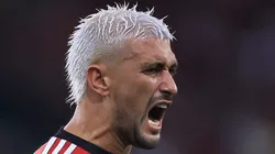 RIO DE JANEIRO, BRAZIL - FEBRUARY 28: Giorgian de Arrascaeta of Flamengo celebrates after scoring the first goal of the team during the second leg of the CONMEBOL Recopa Sudamericana 2023 between Flamengo and Independiente del Valle at Maracana Stadium on February 28, 2023 in Rio de Janeiro, Brazil. (Photo by Buda Mendes/Getty Images)