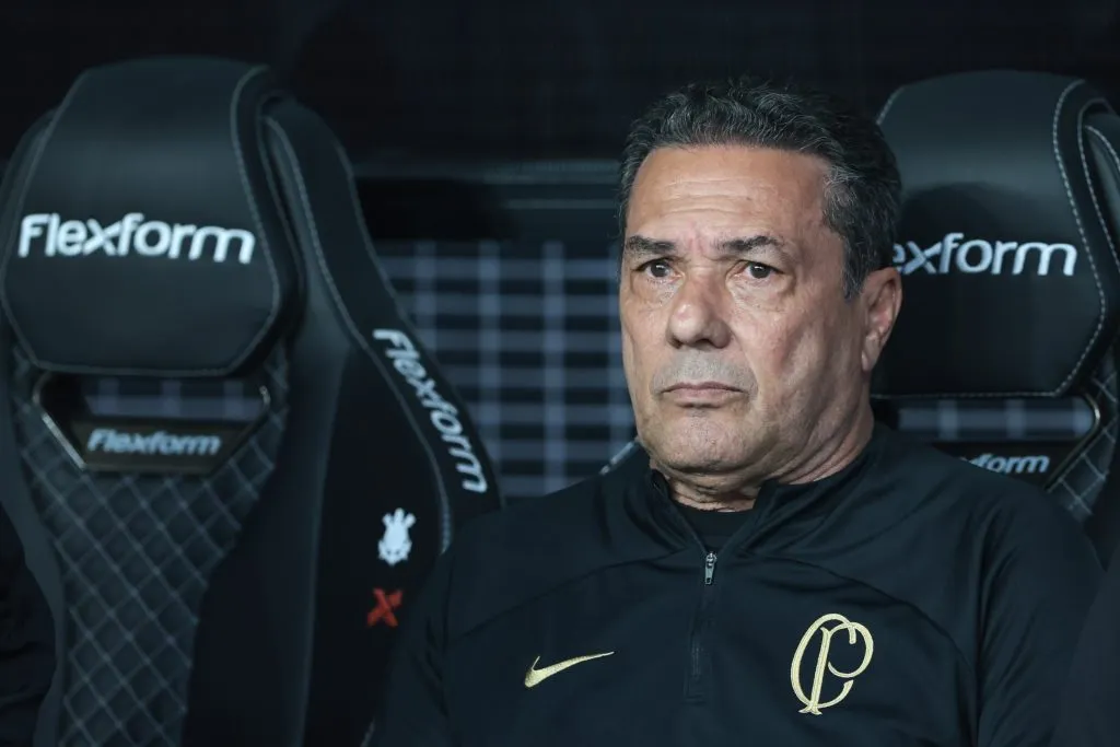 Foto: ( Marcello Zambrana/AGIF) – Vanderlei Luxemburgo deve escalar o Timão sem Renato Augusto entre os titulares