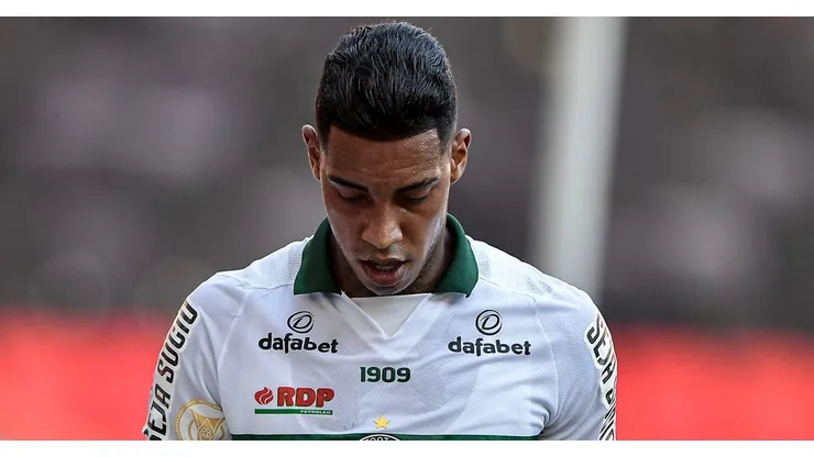 Foto: Thiago Ribeiro/AGIF - Alef Manga foi reintegrado ao elenco do Coritiba