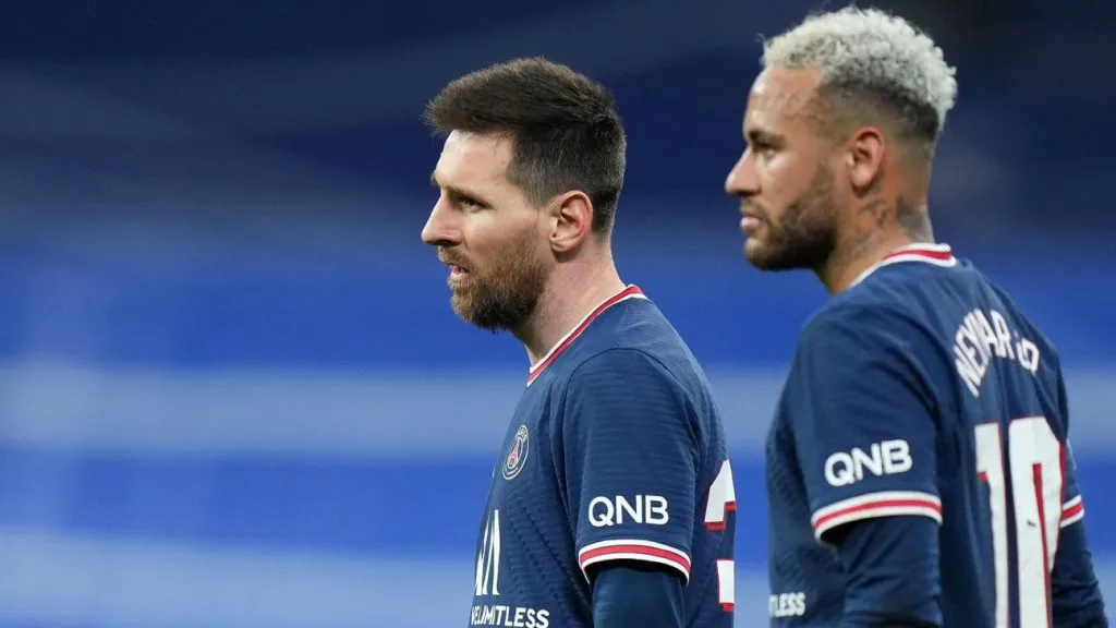 Messi e Neymar em conversa baixa pelo PSG