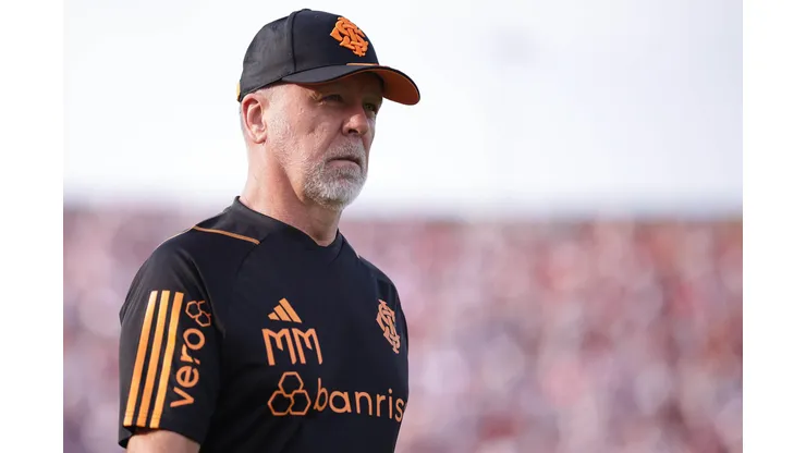 Imagem: Foto: Ettore Chiereguini/AGIF - Mano Menezes: técnico quer reforço no Inter