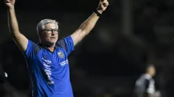 Foto: Jorge Rodrigues/AGIF - Odair Hellmann: técnico terá reforço para escalar o Santos