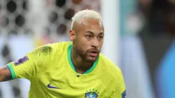 Photo by Alex Grimm/Getty Images - Neymar faz anúncio inusitado