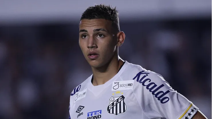 Foto: Ettore Chiereguini/AGIF - Deivid Washington vem sendo titular do Santos