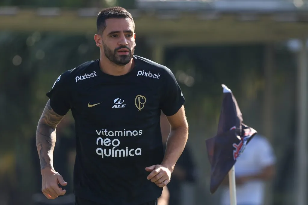 Foto: Marcello Zambrana/AGIF – Róger Guedes disse que Renato Augusto deu sorte para o Corinthians