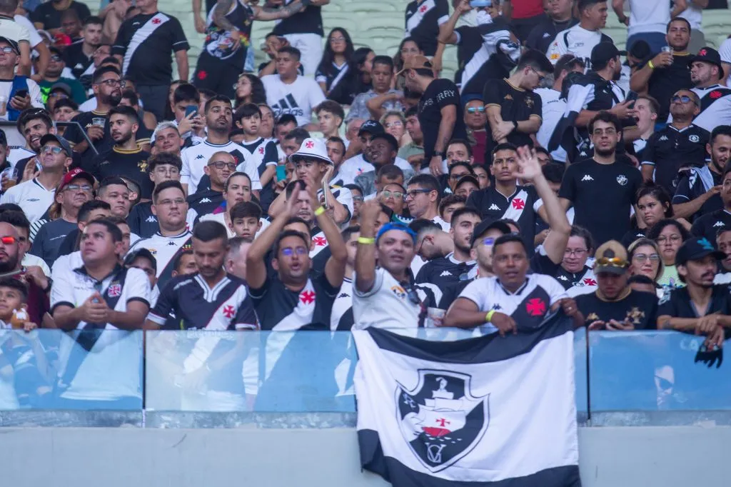 Torcida do Vasco presente na Arena Castelão. Foto: Lucas Emanuel/AGIF