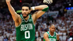 Tatum saiu como o cestinha do jogo 6. Créditos: Mike Ehrmann/Getty Images