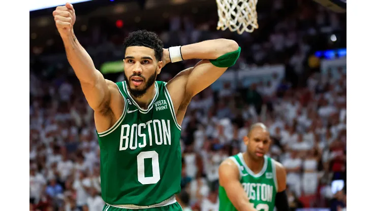 Tatum saiu como o cestinha do jogo 6. Créditos: Mike Ehrmann/Getty Images