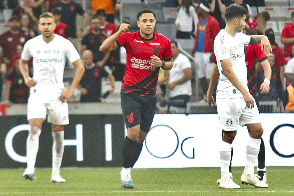 Gabriel Machado/AGIF – Vitor Roque, atacante do CAP.