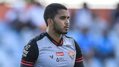 Lucas Arcanjo em ação pelo Vitória -Foto: Thiago Ribeiro/AGIF - Lucas Arcanjo