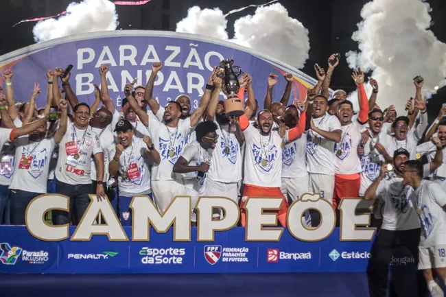 Foto: Fernando Torres/AGIF – Jogadores do Águia comemoram titulo de campeão