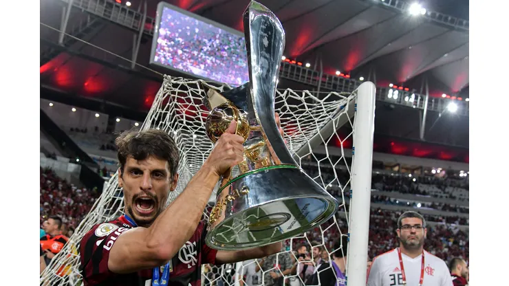 Brasileiro A 2019, Flamengo x Ceara -Rodrigo Caio jogador do Flamengo comemora titulo de campeao apos vitoria contra o Ceara em partida no estadio Maracana pela decisao do campeonato Brasileiro A 2019.