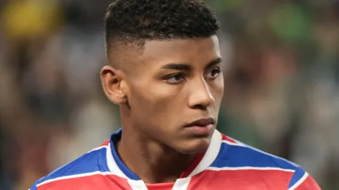 PR - CURITIBA - 23/04/2023 - BRA Foto: Robson Mafra/AGIFSILEIRO A 2023, CORITIBA X FORTALEZA - Hercules jogador do Fortaleza durante execucao do hino nacional antes da partida contra o Coritiba no estadio Couto Pereira pelo campeonato BRASILEIRO A 2023. Foto: Foto: Robson Mafra/AGIFRobson Mafra/AGIF