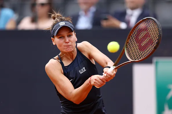 Kudermetova vem de boas campanhas recentes no saibro. Créditos: Alex Pantling/Getty Images