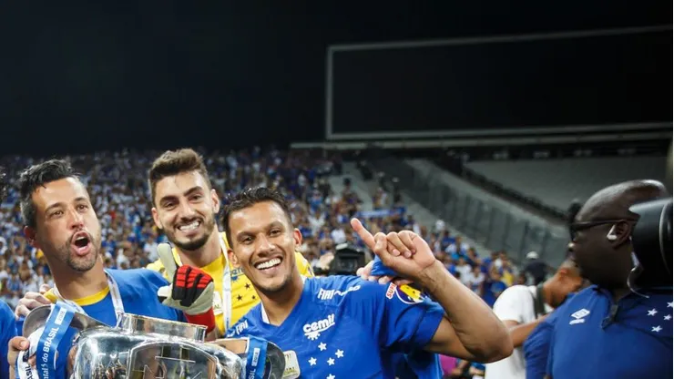 Motivo inusitado faz ídolo voltar ao Cruzeiro e Ronaldo é avisado