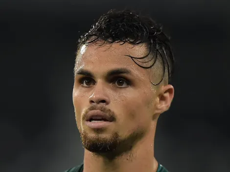 Michael se posiciona pela 1ª vez e bate o martelo sobre onde quer jogar